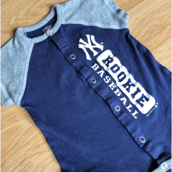 EUC Genuine Merchandise Baby NY Yankees Rookie 1/2 Onesie - Picture 3 of 5